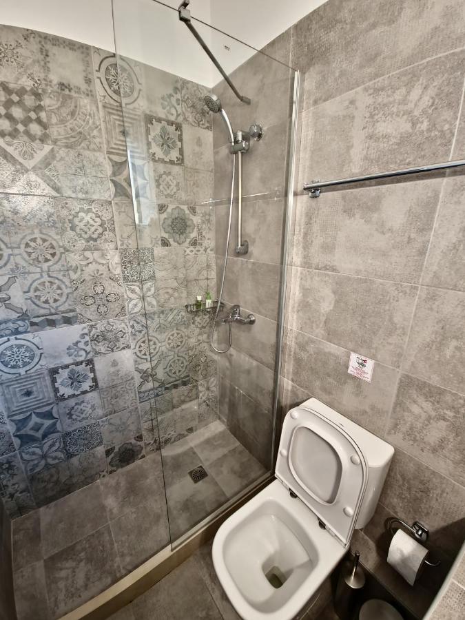 Alexandra 2 Apartment
